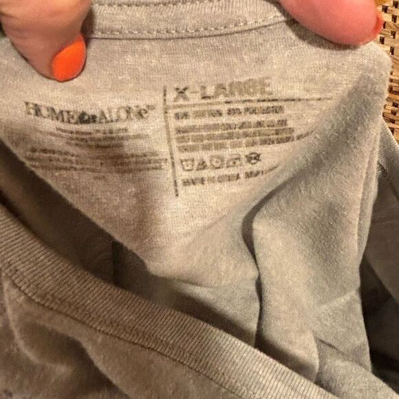 Home Alone Movie Graphic Tee Men’s XL in Very GoodPre-Loved Condition - Picture 5 of 5